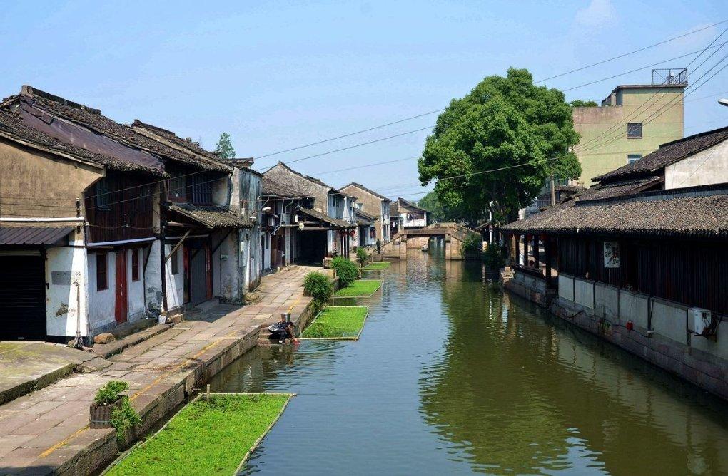 小球进黑洞